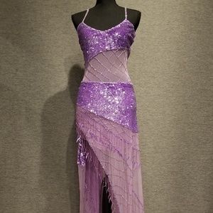 Beautiful sleeveless purple sequins party dress.